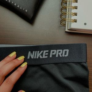 Black Nike Pro’s
